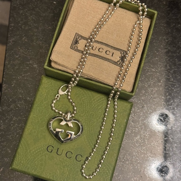 Authentic Gucci Britt Heart Interlocking GG Pendant w/Beaded Chain - Picture 2 of 5